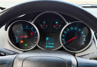 Подержанный автомобиль Chevrolet Cruze Hatchback 2014 года (13 фото)