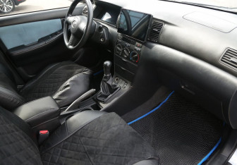 Подержанный автомобиль Toyota Corolla Sedan 2004 года (9 фото)