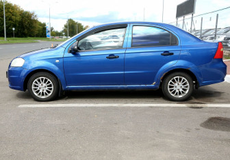 Подержанный автомобиль Chevrolet Aveo Sedan 2008 года (8 фото)