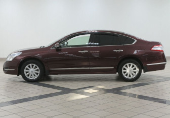 Подержанный автомобиль Nissan Teana 2012 года (4 фото)