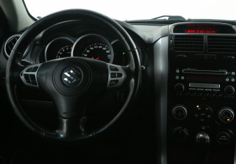 Подержанный автомобиль Suzuki Grand Vitara 2007 года (14 фото)
