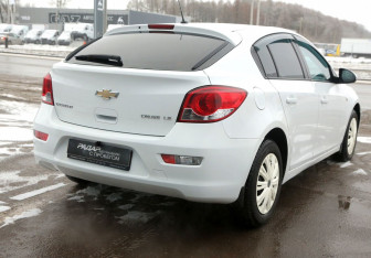 Подержанный автомобиль Chevrolet Cruze Hatchback 2012 года (6 фото)