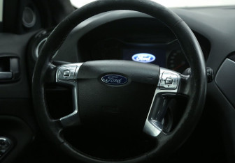 Подержанный автомобиль Ford Mondeo Sedan 2011 года (16 фото)