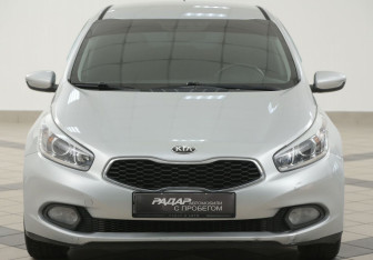 Подержанный автомобиль Kia Ceed Hatchback 2012 года (6 фото)