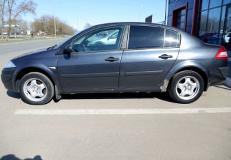 Подержанный автомобиль Renault Megane Sedan 2007 года (8 фото)