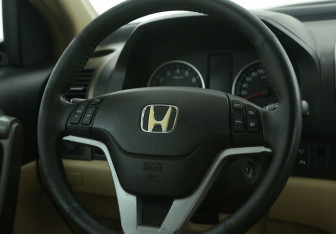 Подержанный автомобиль Honda CR-V 2009 года (16 фото)