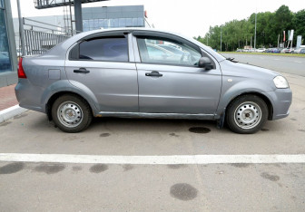 Подержанный автомобиль Chevrolet Aveo Sedan 2006 года (7 фото)