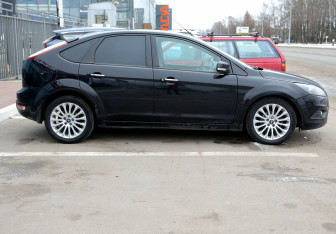 Подержанный автомобиль Ford Focus Hatchback 2008 года (7 фото)