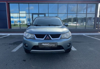 Подержанный автомобиль Mitsubishi Outlander 2008 года (2 фото)