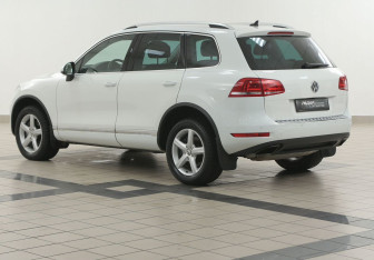 Подержанный автомобиль Volkswagen Touareg 2013 года (2 фото)