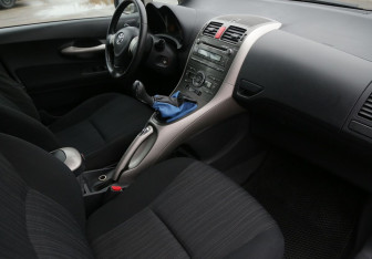 Подержанный автомобиль Toyota Auris Hatchback 2008 года (9 фото)