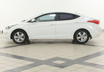 Подержанный автомобиль Hyundai Elantra Sedan 2011 года (7 фото)