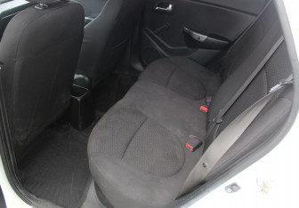 Подержанный автомобиль Kia Rio Sedan 2012 года (12 фото)