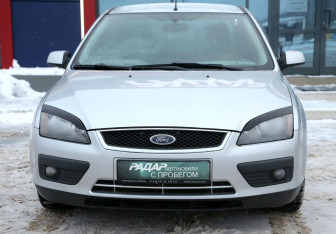 Подержанный автомобиль Ford Focus Sedan 2005 года (2 фото)
