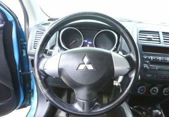 Подержанный автомобиль Mitsubishi ASX 2010 года (9 фото)