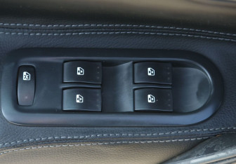 Подержанный автомобиль Renault Megane Sedan 2008 года (17 фото)