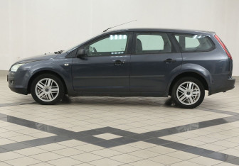 Подержанный автомобиль Ford Focus Wagon 2006 года (7 фото)