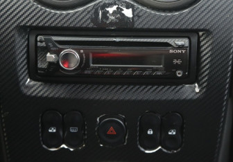 Подержанный автомобиль Renault Sandero 2010 года (13 фото)