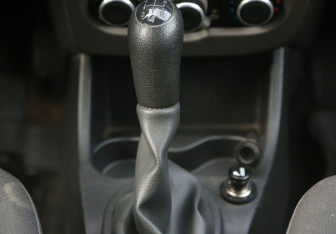Подержанный автомобиль Dacia Sandero 2009 года (13 фото)