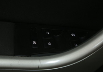 Подержанный автомобиль Opel Astra Hatchback 2011 года (17 фото)