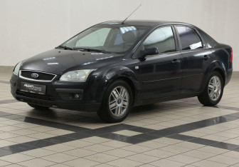 Подержанный автомобиль Ford Focus Sedan 2006 года (8 фото)