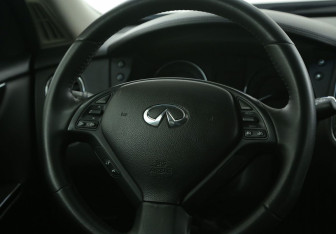 Подержанный автомобиль Infiniti QX50 2015 года (17 фото)