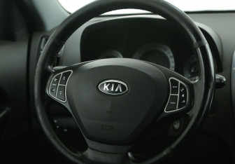 Подержанный автомобиль Kia Ceed Wagon 2008 года (18 фото)