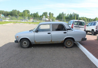 Подержанный автомобиль LADA (ВАЗ) 2107 2012 года (4 фото)