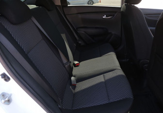 Подержанный автомобиль Kia Rio Sedan 2018 года (11 фото)