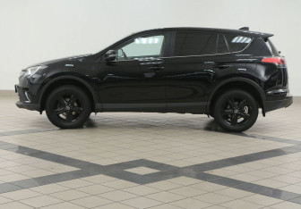 Подержанный автомобиль Toyota RAV4 2018 года (7 фото)