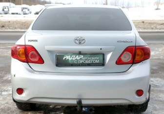 Подержанный автомобиль Toyota Corolla Sedan 2008 года (5 фото)