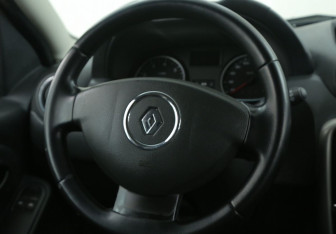 Подержанный автомобиль Renault Duster 2015 года (16 фото)