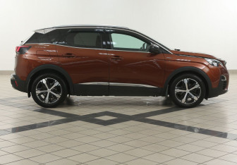 Подержанный автомобиль Peugeot 3008 2018 года (5 фото)