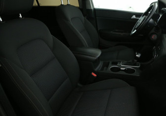 Подержанный автомобиль Kia Sportage 2016 года (10 фото)
