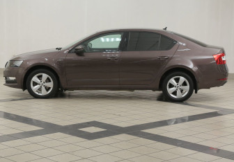 Подержанный автомобиль Skoda Octavia Liftback 2018 года (7 фото)