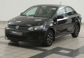 Подержанный автомобиль Volkswagen Polo Sedan 2014 года (8 фото)