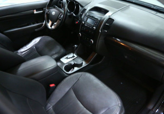 Подержанный автомобиль Kia Sorento 2012 года (7 фото)