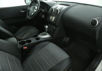 Подержанный автомобиль Nissan Qashqai 2013 года (9 фото)