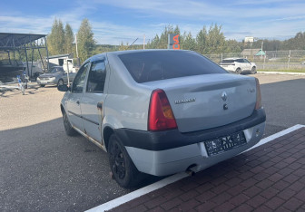 Подержанный автомобиль Renault Logan Sedan 2007 года (5 фото)