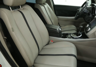 Подержанный автомобиль Mazda CX-7 2008 года (10 фото)