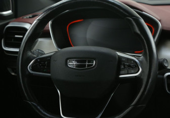 Подержанный автомобиль Geely Coolray 2022 года (16 фото)