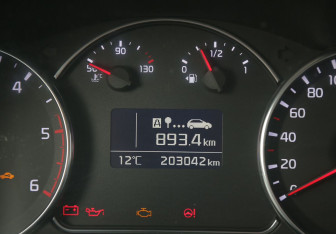 Подержанный автомобиль Kia Carens 2016 года (19 фото)