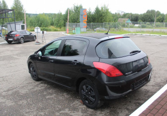 Подержанный автомобиль Peugeot 308 Wagon 2008 года (5 фото)