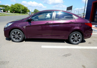 Подержанный автомобиль Hyundai Solaris Sedan 2013 года (8 фото)