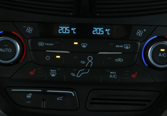 Подержанный автомобиль Ford Kuga 2018 года (16 фото)