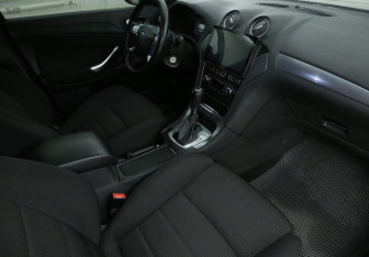 Подержанный автомобиль Ford Mondeo Sedan 2011 года (9 фото)