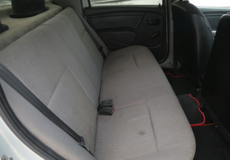 Подержанный автомобиль Renault Logan Sedan 2007 года (11 фото)