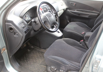 Подержанный автомобиль Hyundai Tucson 2006 года (10 фото)