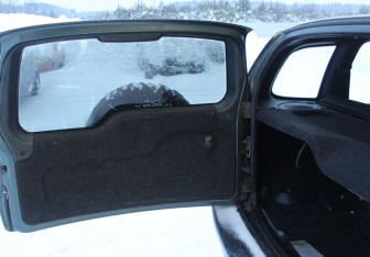 Подержанный автомобиль Chevrolet Niva 2007 года (16 фото)