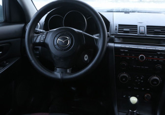 Подержанный автомобиль Mazda 3 Sedan 2006 года (14 фото)